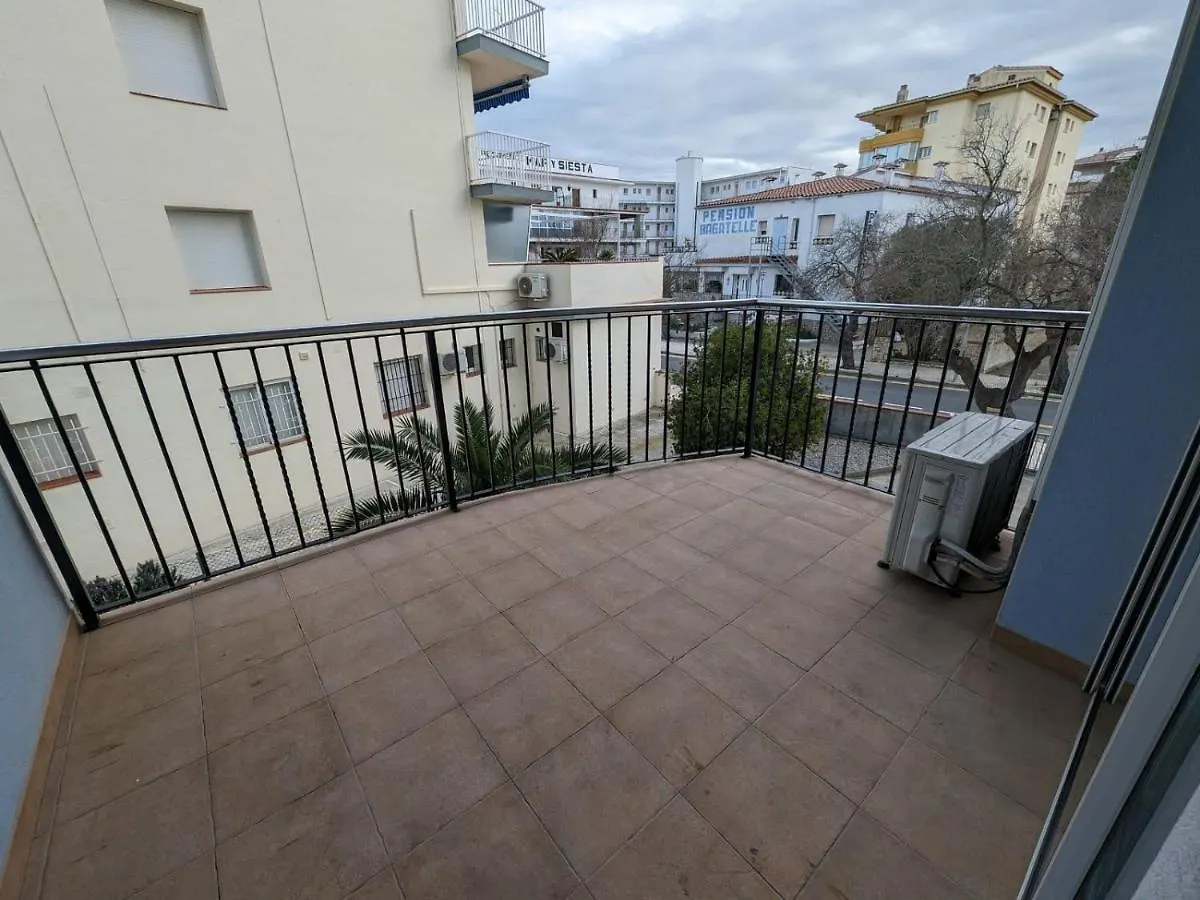 Apartamento En Roses, A 2 Minutos A Pie De Playa Spain